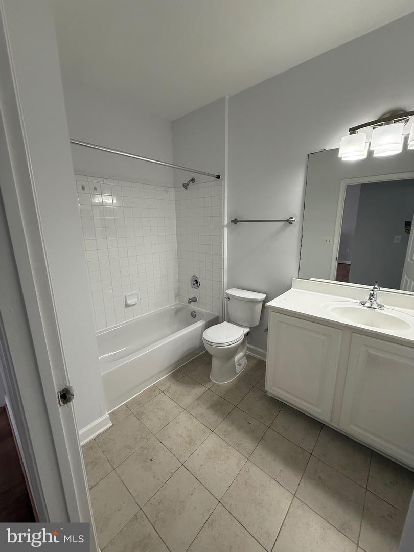 42480 ROCKROSE SQ #202, BRAMBLETON, Virginia 20148, 3 Bedrooms Bedrooms, ,2 BathroomsBathrooms,Residential,For sale,42480 ROCKROSE SQ #202,VALO2093004 MLS # VALO2093004