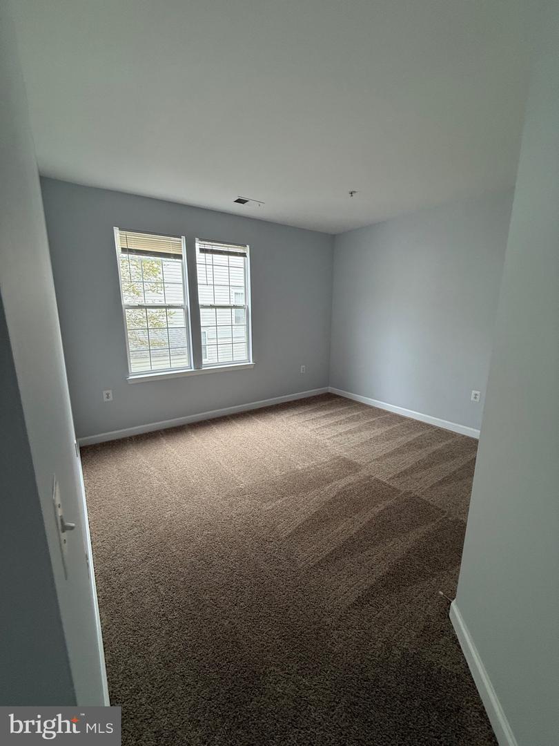 42480 ROCKROSE SQ #202, BRAMBLETON, Virginia 20148, 3 Bedrooms Bedrooms, ,2 BathroomsBathrooms,Residential,For sale,42480 ROCKROSE SQ #202,VALO2093004 MLS # VALO2093004