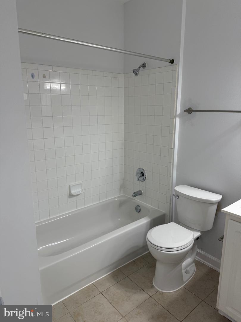 42480 ROCKROSE SQ #202, BRAMBLETON, Virginia 20148, 3 Bedrooms Bedrooms, ,2 BathroomsBathrooms,Residential,For sale,42480 ROCKROSE SQ #202,VALO2093004 MLS # VALO2093004