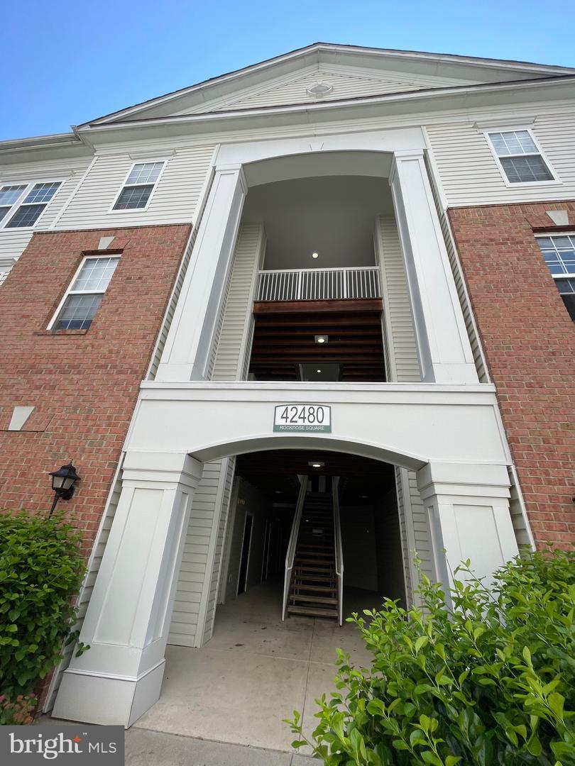 42480 ROCKROSE SQ #202, BRAMBLETON, Virginia 20148, 3 Bedrooms Bedrooms, ,2 BathroomsBathrooms,Residential,For sale,42480 ROCKROSE SQ #202,VALO2093004 MLS # VALO2093004