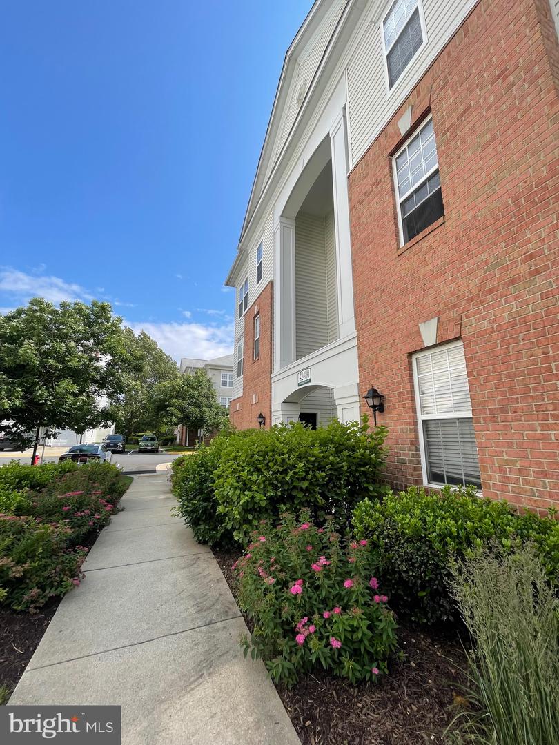 42480 ROCKROSE SQ #202, BRAMBLETON, Virginia 20148, 3 Bedrooms Bedrooms, ,2 BathroomsBathrooms,Residential,For sale,42480 ROCKROSE SQ #202,VALO2093004 MLS # VALO2093004