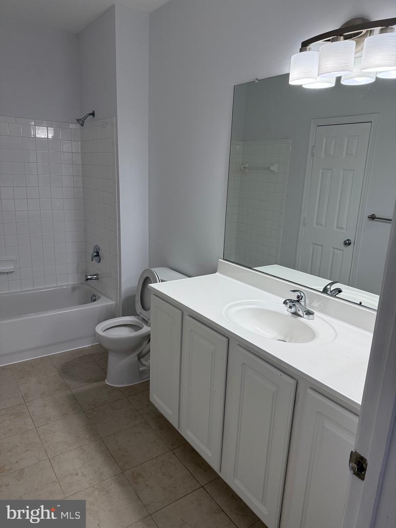 42480 ROCKROSE SQ #202, BRAMBLETON, Virginia 20148, 3 Bedrooms Bedrooms, ,2 BathroomsBathrooms,Residential,For sale,42480 ROCKROSE SQ #202,VALO2093004 MLS # VALO2093004