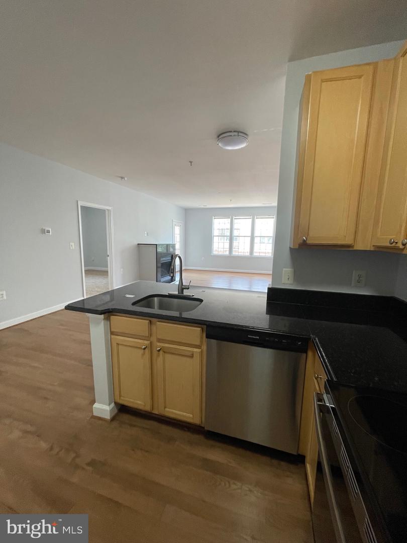 42480 ROCKROSE SQ #202, BRAMBLETON, Virginia 20148, 3 Bedrooms Bedrooms, ,2 BathroomsBathrooms,Residential,For sale,42480 ROCKROSE SQ #202,VALO2093004 MLS # VALO2093004