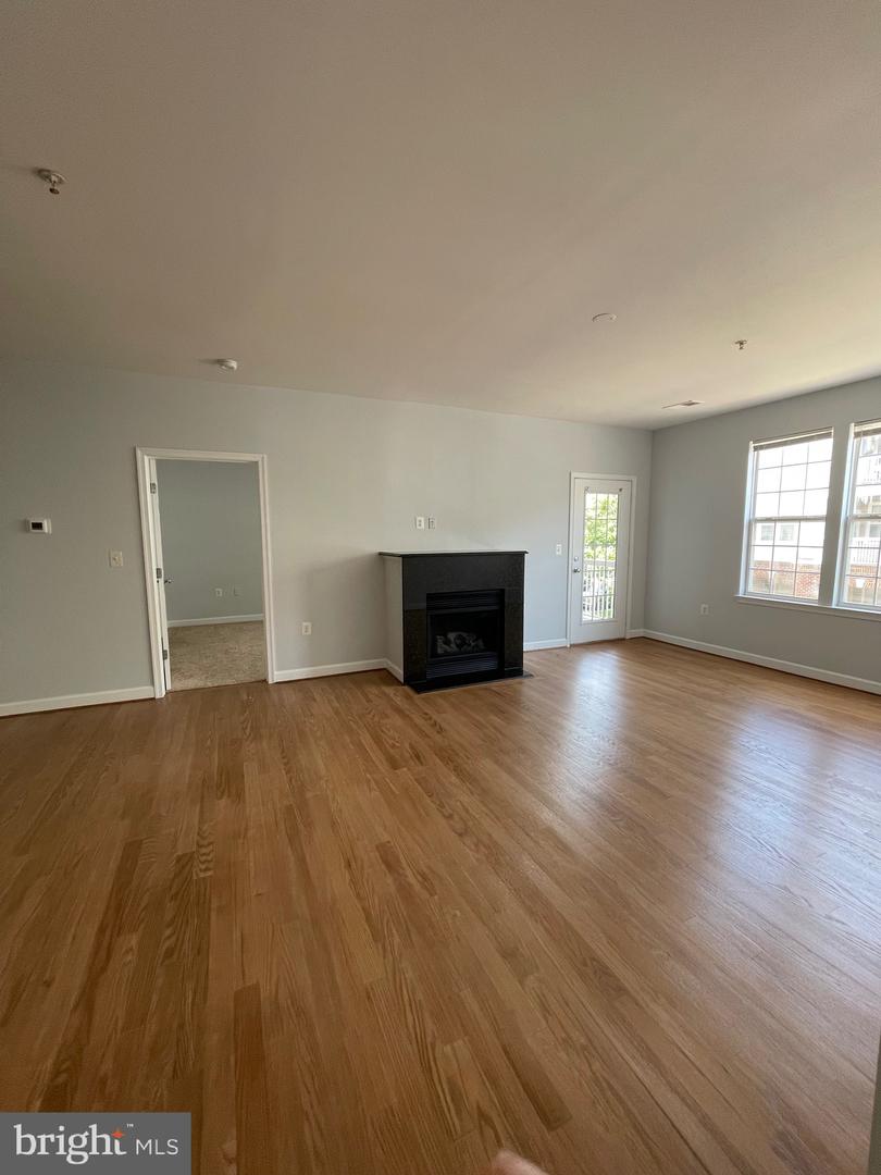 42480 ROCKROSE SQ #202, BRAMBLETON, Virginia 20148, 3 Bedrooms Bedrooms, ,2 BathroomsBathrooms,Residential,For sale,42480 ROCKROSE SQ #202,VALO2093004 MLS # VALO2093004