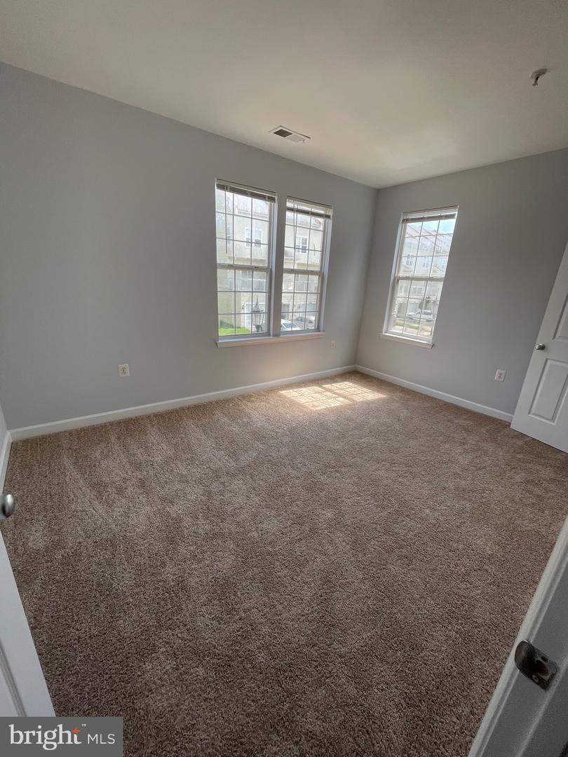 42480 ROCKROSE SQ #202, BRAMBLETON, Virginia 20148, 3 Bedrooms Bedrooms, ,2 BathroomsBathrooms,Residential,For sale,42480 ROCKROSE SQ #202,VALO2093004 MLS # VALO2093004