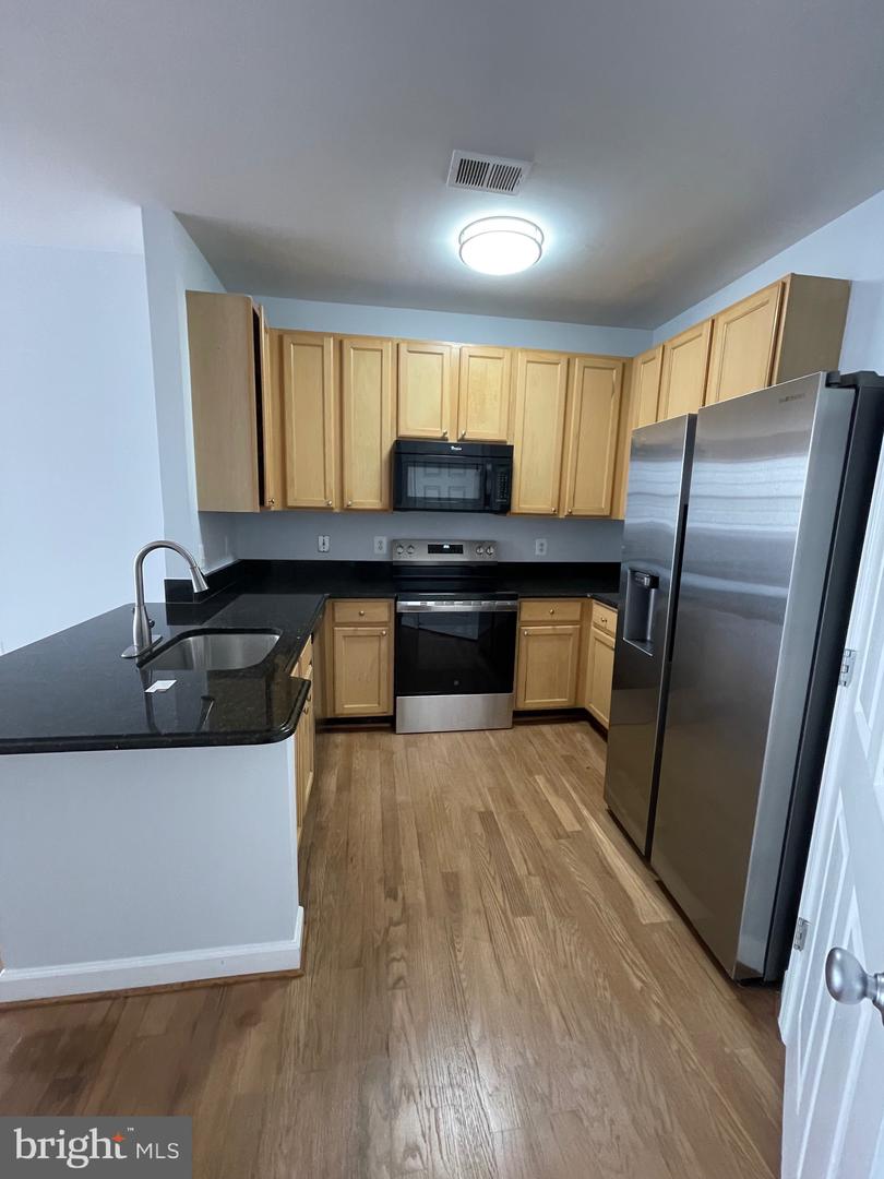 42480 ROCKROSE SQ #202, BRAMBLETON, Virginia 20148, 3 Bedrooms Bedrooms, ,2 BathroomsBathrooms,Residential,For sale,42480 ROCKROSE SQ #202,VALO2093004 MLS # VALO2093004