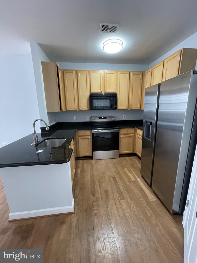 42480 ROCKROSE SQ #202, BRAMBLETON, Virginia 20148, 3 Bedrooms Bedrooms, ,2 BathroomsBathrooms,Residential,For sale,42480 ROCKROSE SQ #202,VALO2093004 MLS # VALO2093004