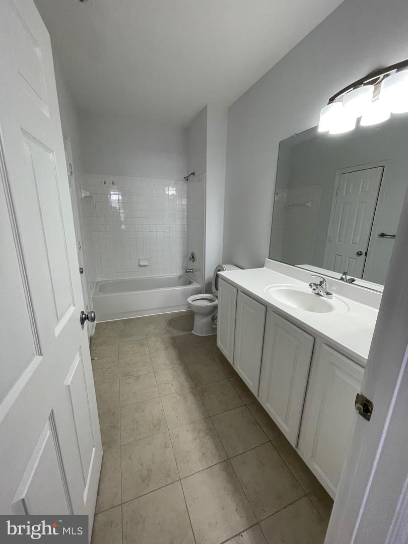 42480 ROCKROSE SQ #202, BRAMBLETON, Virginia 20148, 3 Bedrooms Bedrooms, ,2 BathroomsBathrooms,Residential,For sale,42480 ROCKROSE SQ #202,VALO2093004 MLS # VALO2093004