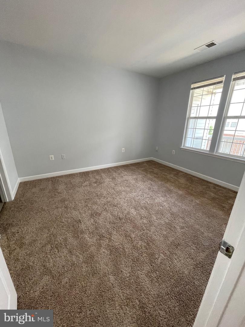 42480 ROCKROSE SQ #202, BRAMBLETON, Virginia 20148, 3 Bedrooms Bedrooms, ,2 BathroomsBathrooms,Residential,For sale,42480 ROCKROSE SQ #202,VALO2093004 MLS # VALO2093004