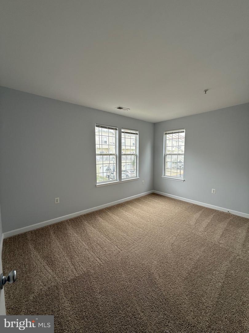 42480 ROCKROSE SQ #202, BRAMBLETON, Virginia 20148, 3 Bedrooms Bedrooms, ,2 BathroomsBathrooms,Residential,For sale,42480 ROCKROSE SQ #202,VALO2093004 MLS # VALO2093004