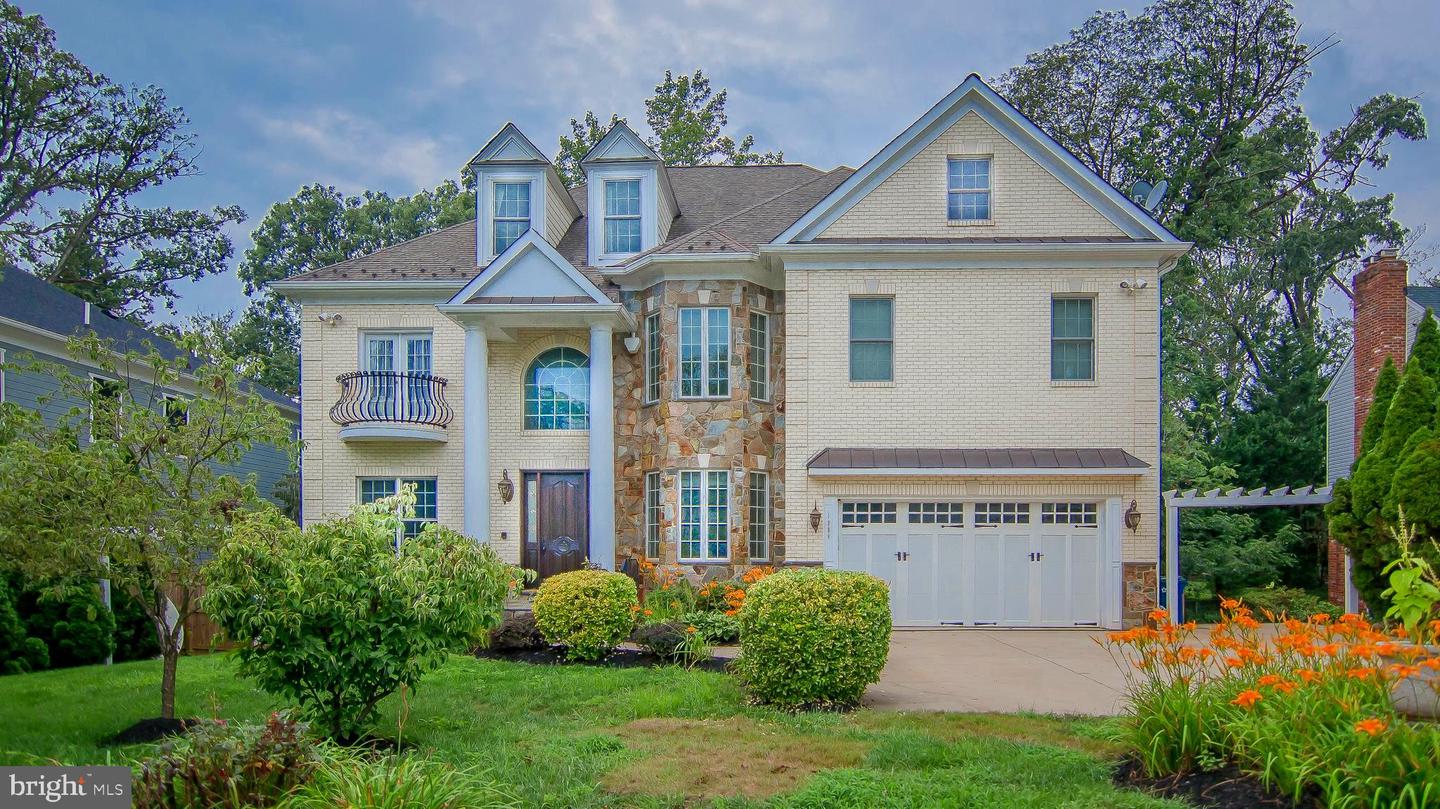 1906 DALMATION DR, MCLEAN, Virginia 22101, 6 Bedrooms Bedrooms, ,5 BathroomsBathrooms,Residential,For sale,1906 DALMATION DR,VAFX2234774 MLS # VAFX2234774