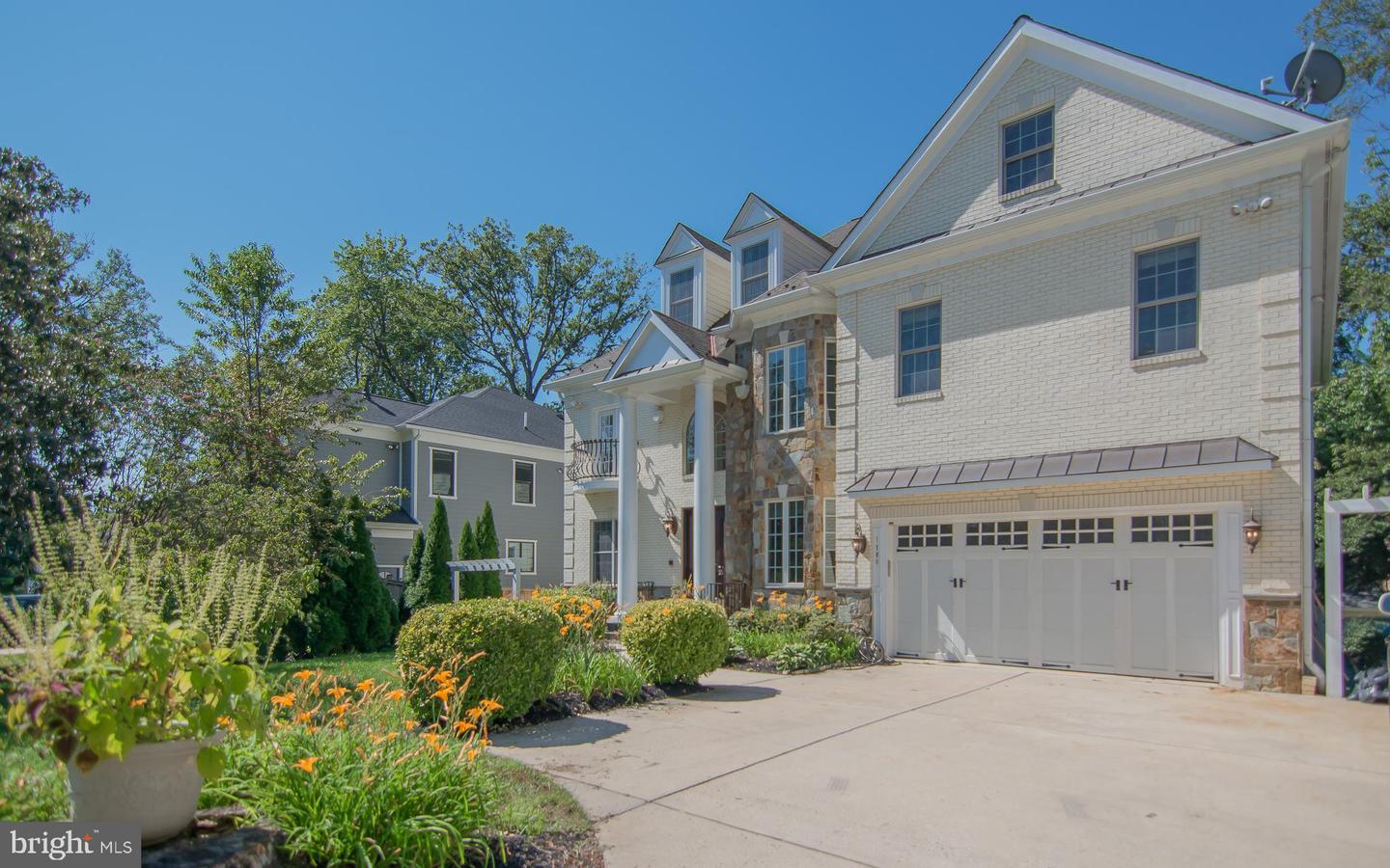 1906 DALMATION DR, MCLEAN, Virginia 22101, 6 Bedrooms Bedrooms, ,5 BathroomsBathrooms,Residential,For sale,1906 DALMATION DR,VAFX2234774 MLS # VAFX2234774