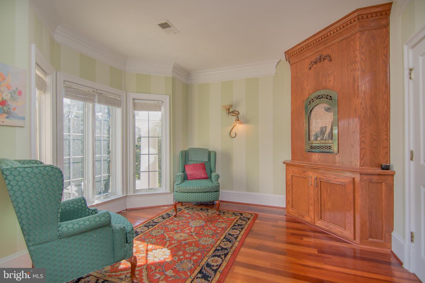 1906 DALMATION DR, MCLEAN, Virginia 22101, 6 Bedrooms Bedrooms, ,5 BathroomsBathrooms,Residential,For sale,1906 DALMATION DR,VAFX2234774 MLS # VAFX2234774