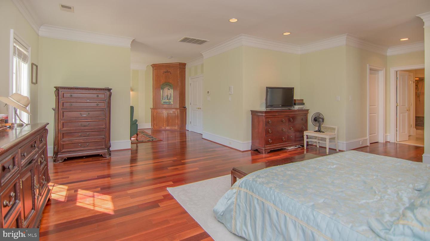 1906 DALMATION DR, MCLEAN, Virginia 22101, 6 Bedrooms Bedrooms, ,5 BathroomsBathrooms,Residential,For sale,1906 DALMATION DR,VAFX2234774 MLS # VAFX2234774