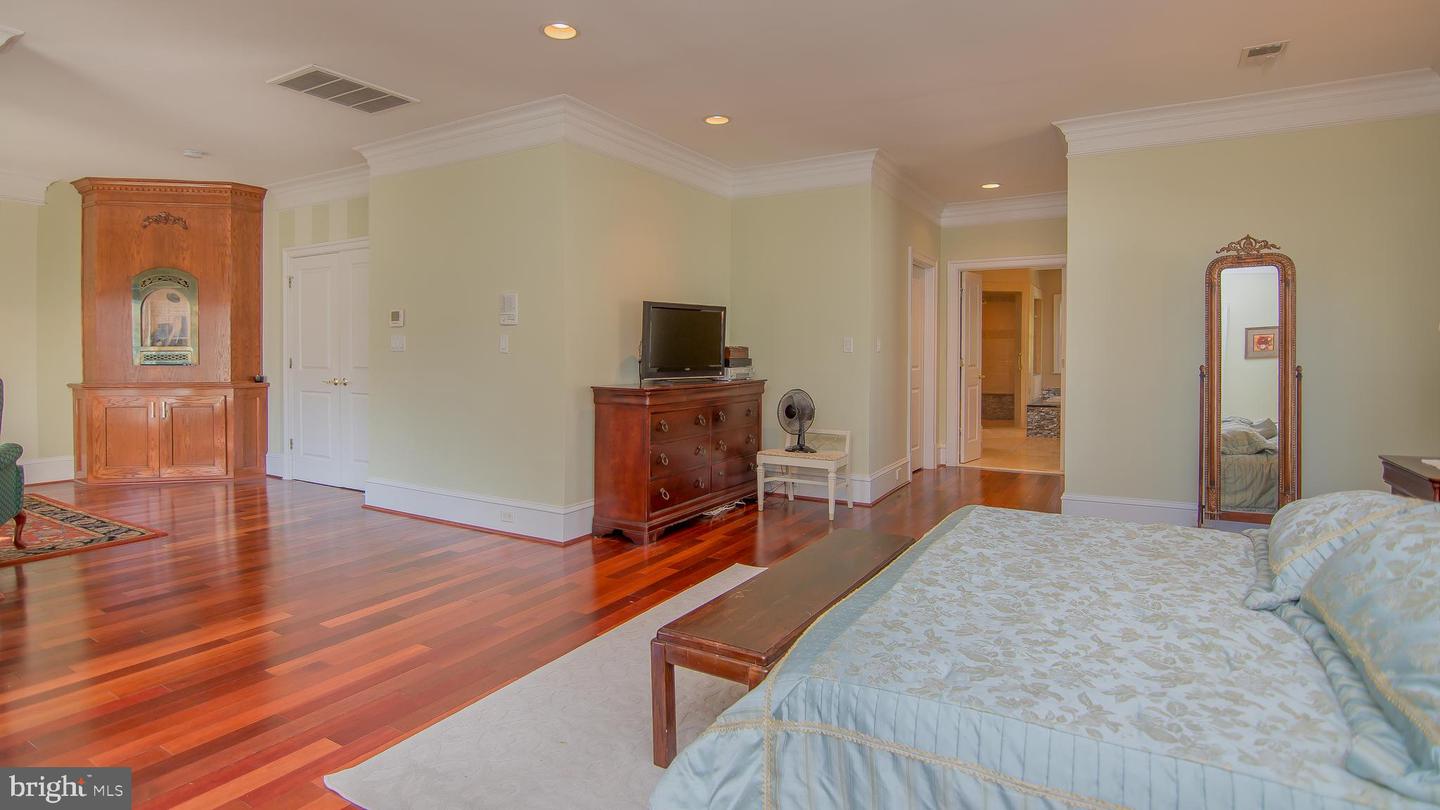 1906 DALMATION DR, MCLEAN, Virginia 22101, 6 Bedrooms Bedrooms, ,5 BathroomsBathrooms,Residential,For sale,1906 DALMATION DR,VAFX2234774 MLS # VAFX2234774