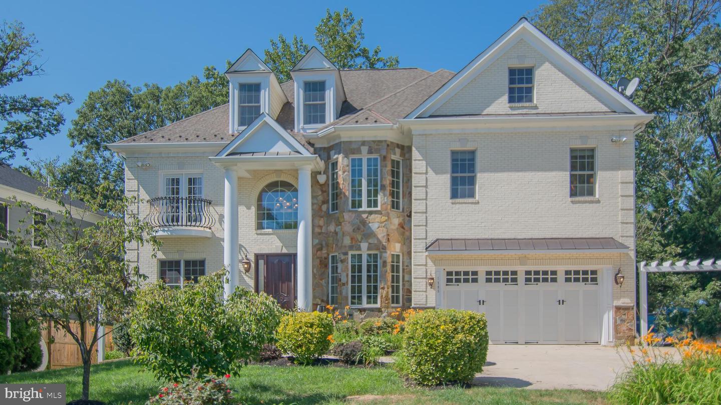 1906 DALMATION DR, MCLEAN, Virginia 22101, 6 Bedrooms Bedrooms, ,5 BathroomsBathrooms,Residential,For sale,1906 DALMATION DR,VAFX2234774 MLS # VAFX2234774