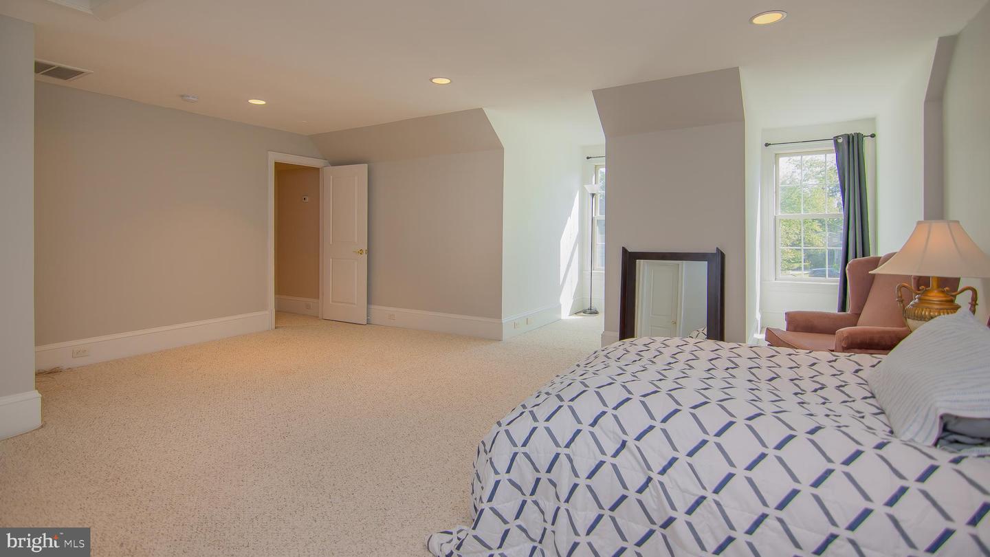 1906 DALMATION DR, MCLEAN, Virginia 22101, 6 Bedrooms Bedrooms, ,5 BathroomsBathrooms,Residential,For sale,1906 DALMATION DR,VAFX2234774 MLS # VAFX2234774