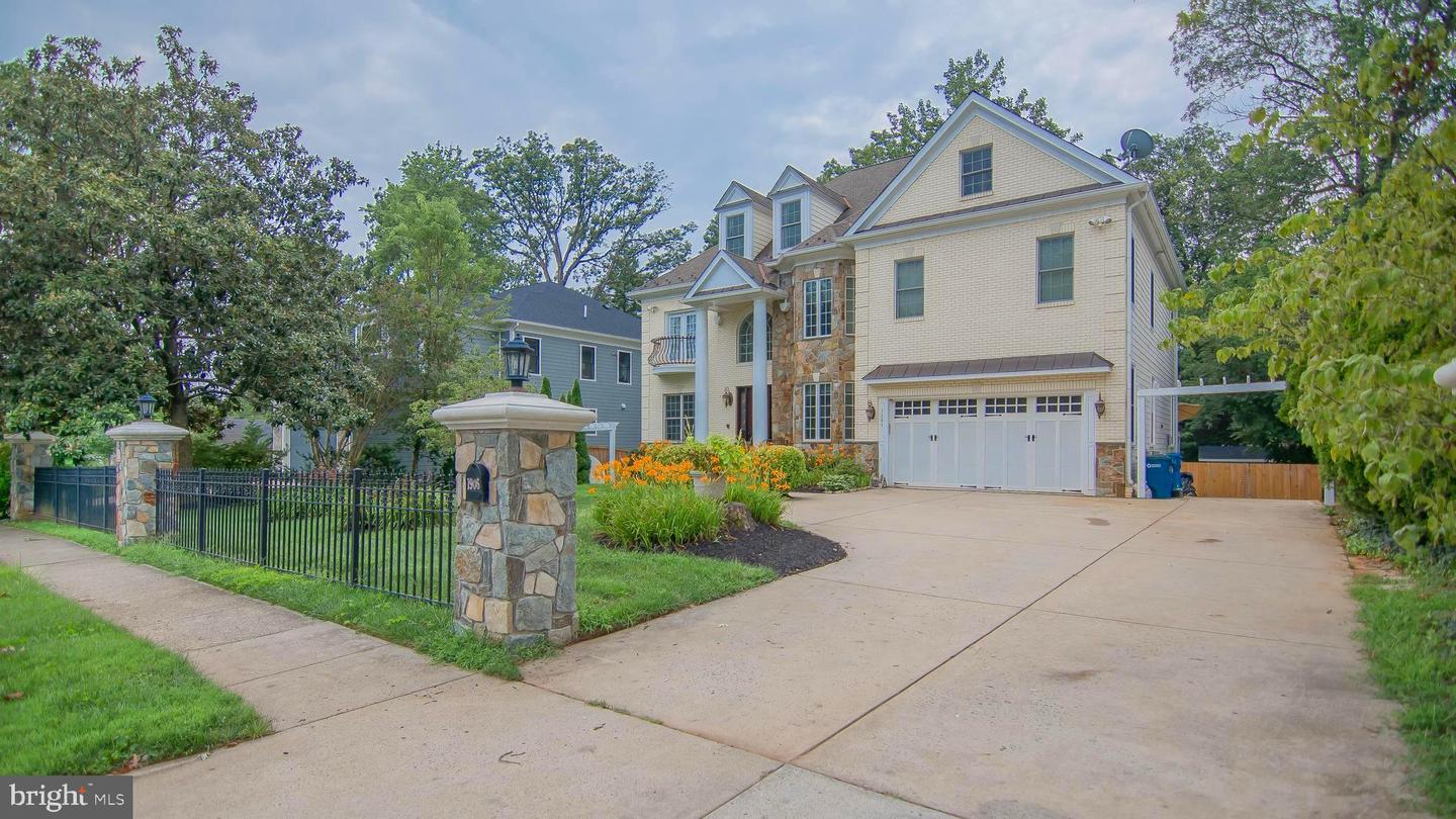 1906 DALMATION DR, MCLEAN, Virginia 22101, 6 Bedrooms Bedrooms, ,5 BathroomsBathrooms,Residential,For sale,1906 DALMATION DR,VAFX2234774 MLS # VAFX2234774