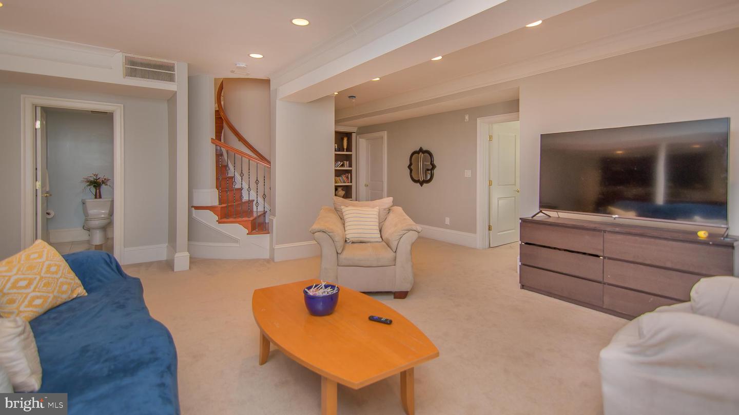 1906 DALMATION DR, MCLEAN, Virginia 22101, 6 Bedrooms Bedrooms, ,5 BathroomsBathrooms,Residential,For sale,1906 DALMATION DR,VAFX2234774 MLS # VAFX2234774