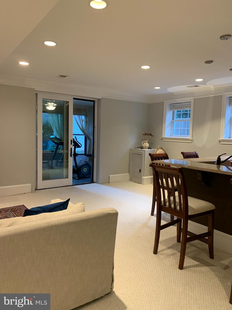 1906 DALMATION DR, MCLEAN, Virginia 22101, 6 Bedrooms Bedrooms, ,5 BathroomsBathrooms,Residential,For sale,1906 DALMATION DR,VAFX2234774 MLS # VAFX2234774
