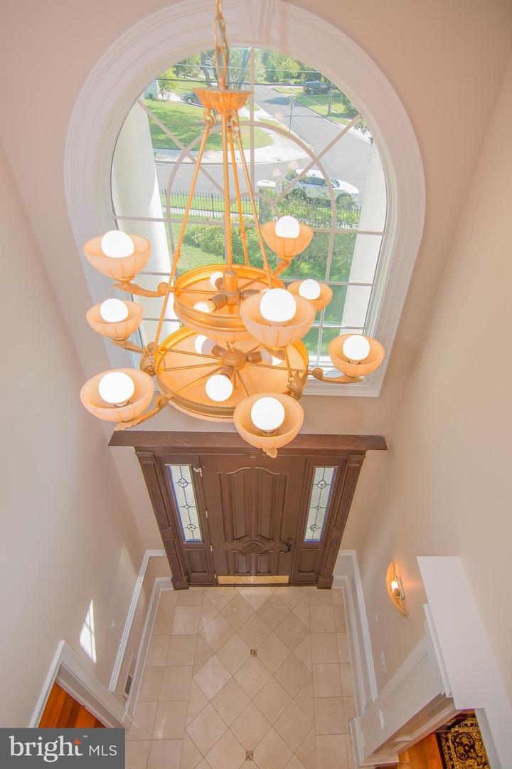 1906 DALMATION DR, MCLEAN, Virginia 22101, 6 Bedrooms Bedrooms, ,5 BathroomsBathrooms,Residential,For sale,1906 DALMATION DR,VAFX2234774 MLS # VAFX2234774