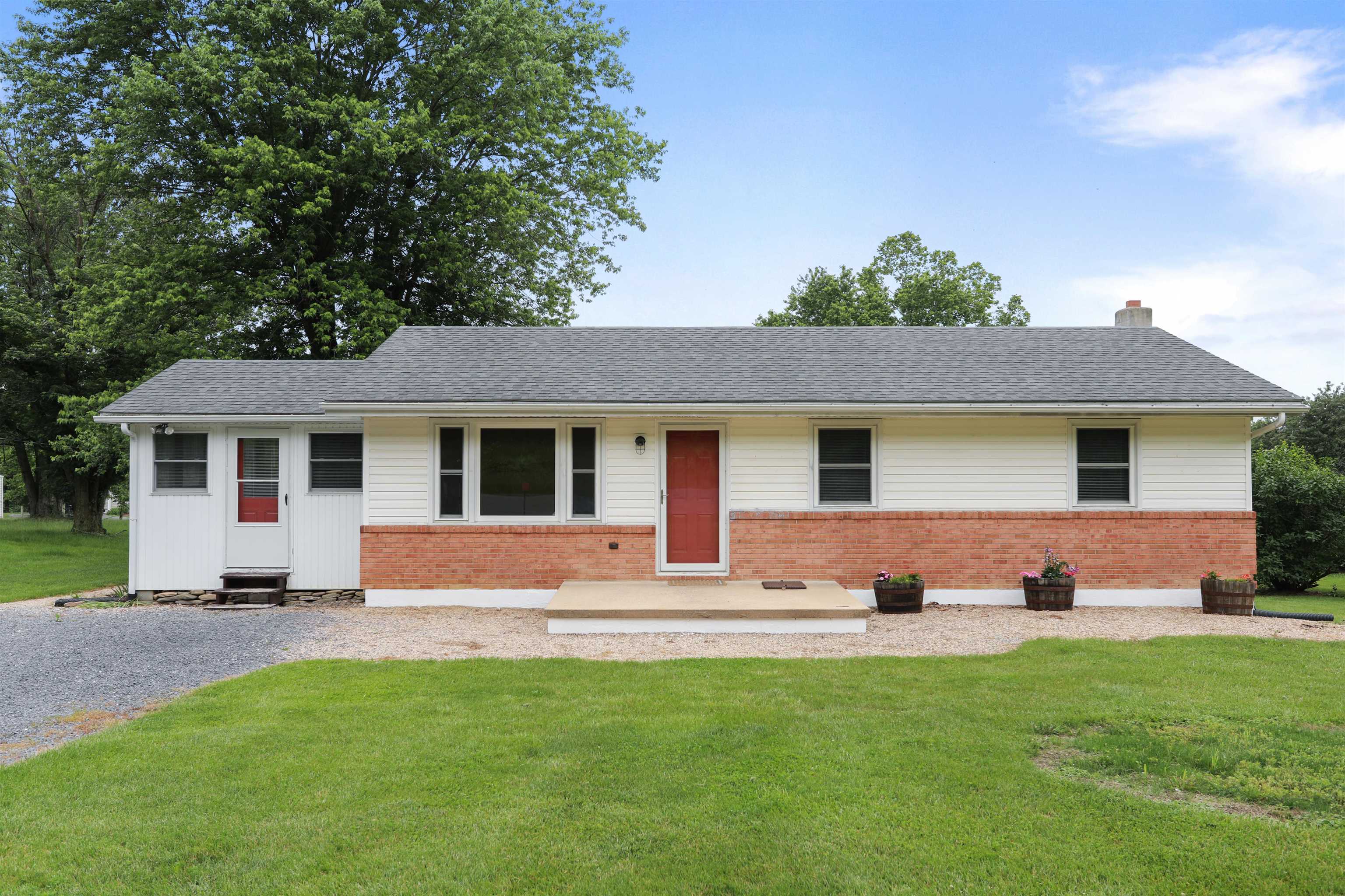3423 SMITH CREEK RD, NEW MARKET, Virginia 22844, 3 Bedrooms Bedrooms, ,2 BathroomsBathrooms,Residential,3423 SMITH CREEK RD,665221 MLS # 665221