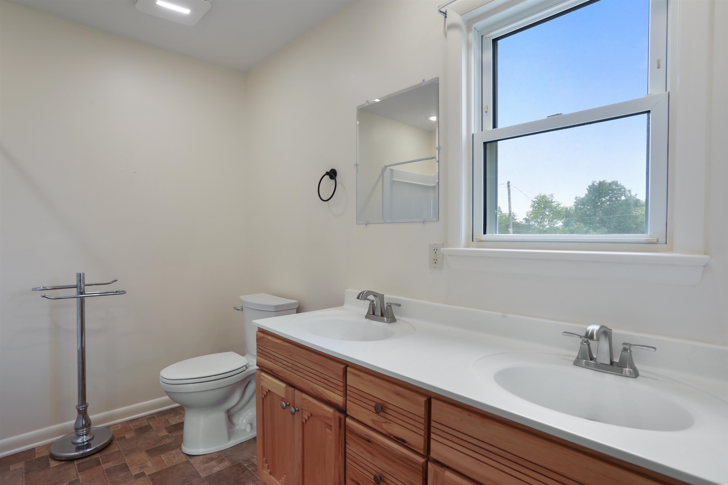 3423 SMITH CREEK RD, NEW MARKET, Virginia 22844, 3 Bedrooms Bedrooms, ,2 BathroomsBathrooms,Residential,3423 SMITH CREEK RD,665221 MLS # 665221