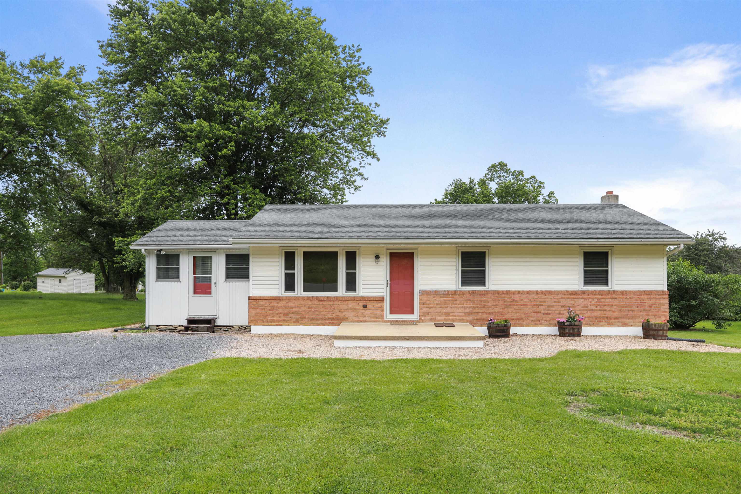 3423 SMITH CREEK RD, NEW MARKET, Virginia 22844, 3 Bedrooms Bedrooms, ,2 BathroomsBathrooms,Residential,3423 SMITH CREEK RD,665221 MLS # 665221