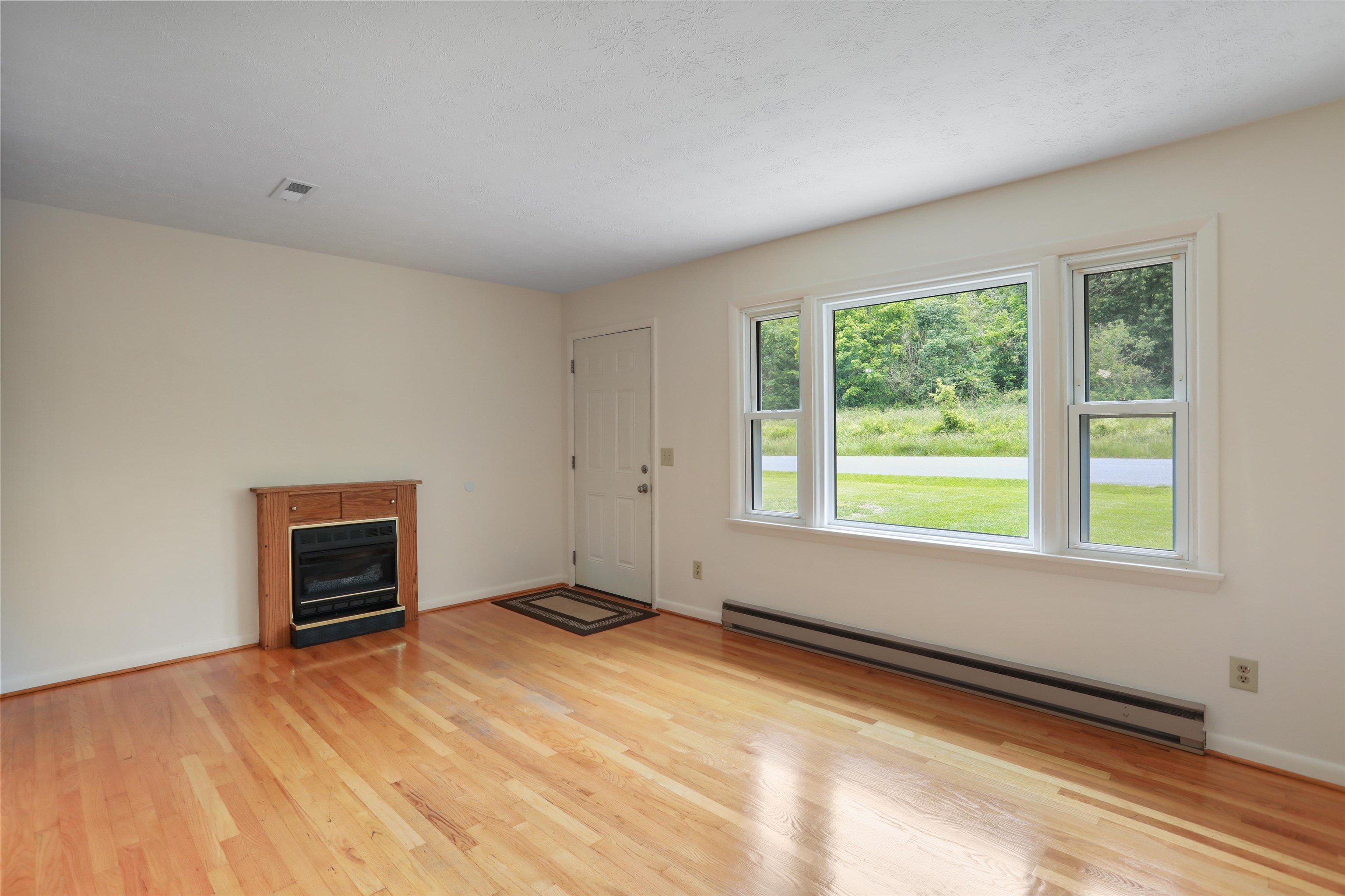 3423 SMITH CREEK RD, NEW MARKET, Virginia 22844, 3 Bedrooms Bedrooms, ,2 BathroomsBathrooms,Residential,3423 SMITH CREEK RD,665221 MLS # 665221