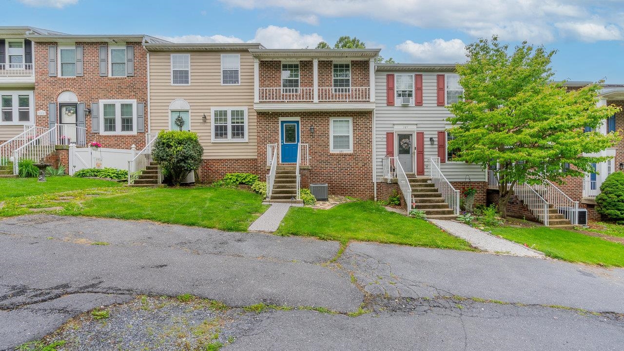 391 MT CRAWFORD AVE, BRIDGEWATER, Virginia 22812, 2 Bedrooms Bedrooms, ,3 BathroomsBathrooms,Residential,391 MT CRAWFORD AVE,665238 MLS # 665238