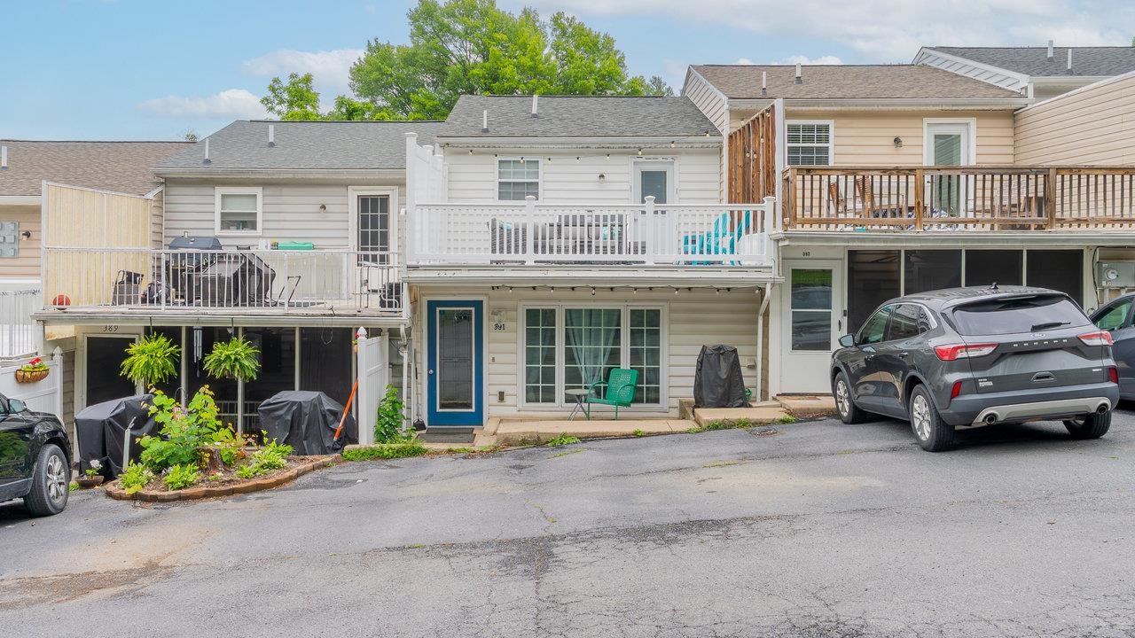 391 MT CRAWFORD AVE, BRIDGEWATER, Virginia 22812, 2 Bedrooms Bedrooms, ,3 BathroomsBathrooms,Residential,391 MT CRAWFORD AVE,665238 MLS # 665238