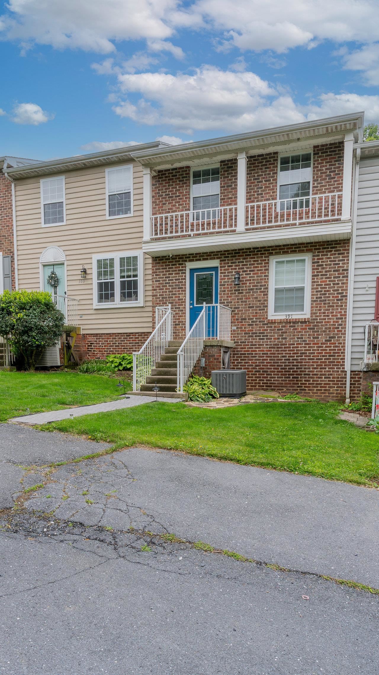 391 MT CRAWFORD AVE, BRIDGEWATER, Virginia 22812, 2 Bedrooms Bedrooms, ,3 BathroomsBathrooms,Residential,391 MT CRAWFORD AVE,665238 MLS # 665238