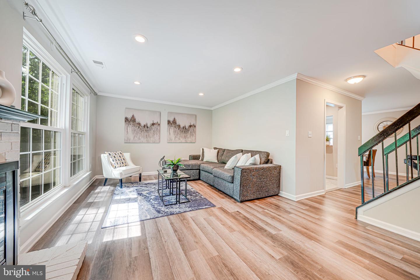 6078 HOLLOW HILL LN, SPRINGFIELD, Virginia 22152, 3 Bedrooms Bedrooms, ,3 BathroomsBathrooms,Residential,For sale,6078 HOLLOW HILL LN,VAFX2236228 MLS # VAFX2236228