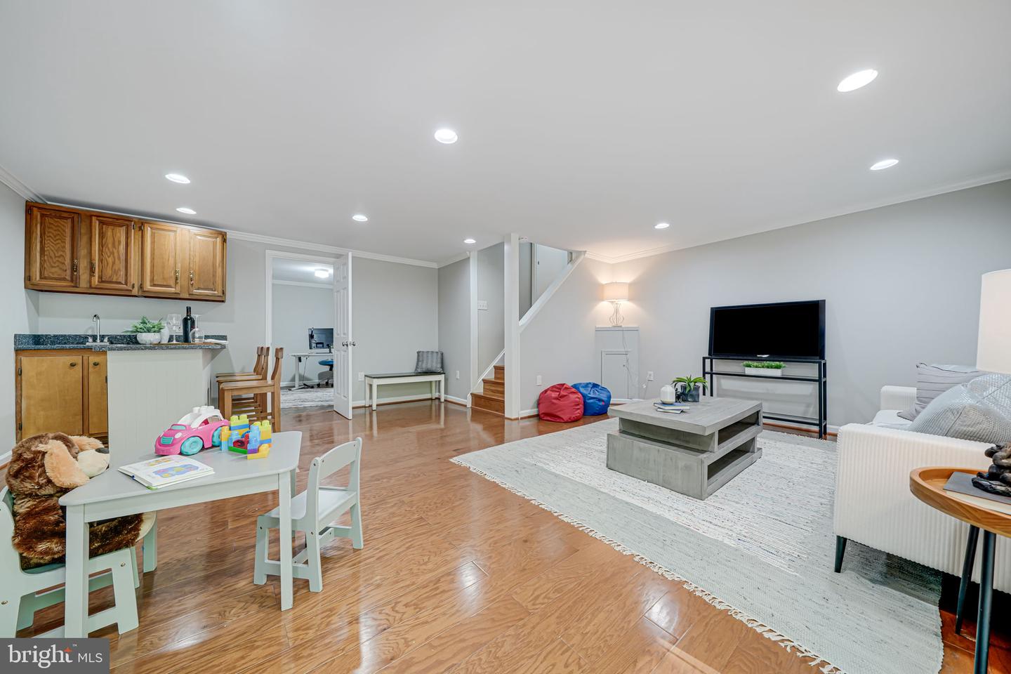 6078 HOLLOW HILL LN, SPRINGFIELD, Virginia 22152, 3 Bedrooms Bedrooms, ,3 BathroomsBathrooms,Residential,For sale,6078 HOLLOW HILL LN,VAFX2236228 MLS # VAFX2236228