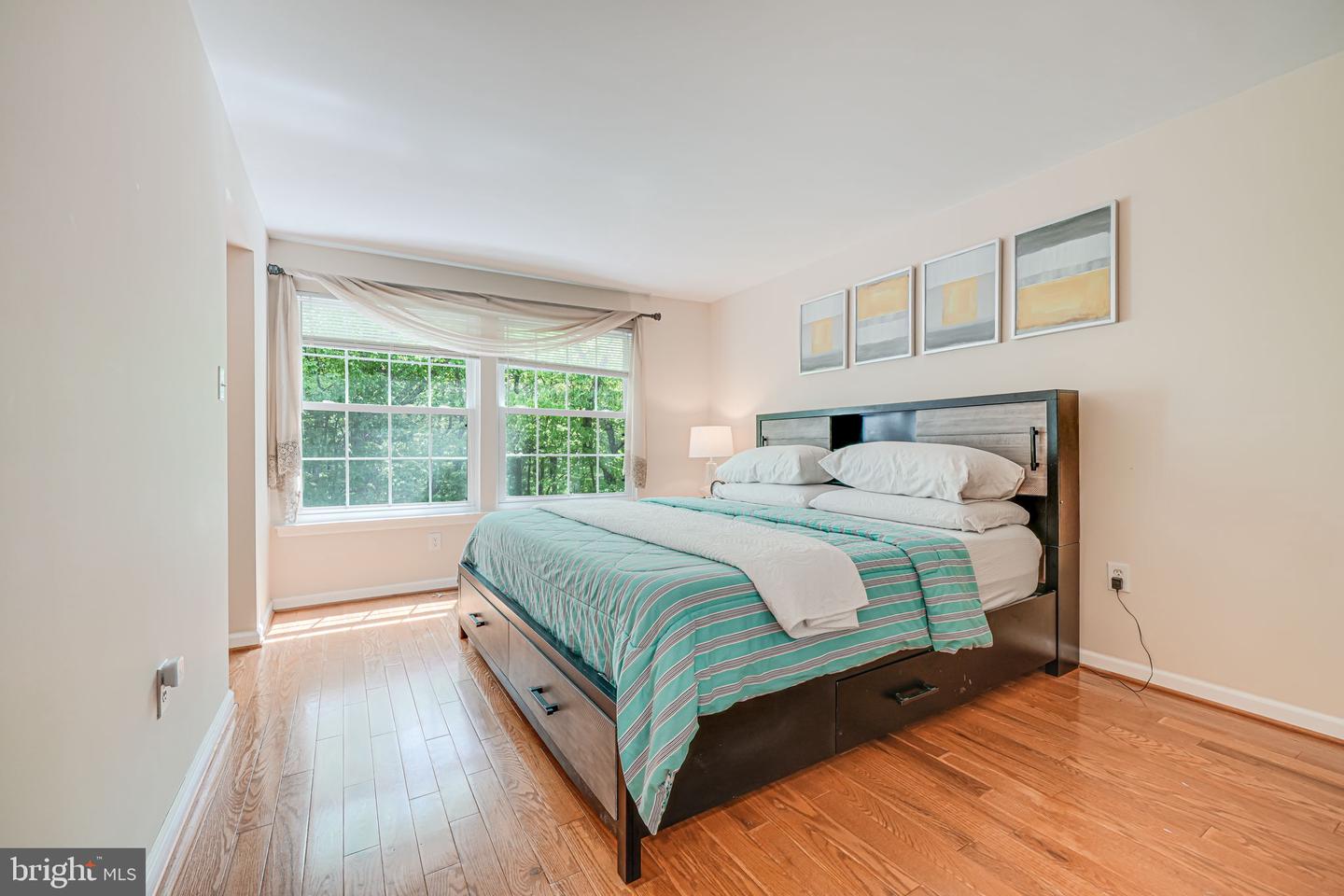 6078 HOLLOW HILL LN, SPRINGFIELD, Virginia 22152, 3 Bedrooms Bedrooms, ,3 BathroomsBathrooms,Residential,For sale,6078 HOLLOW HILL LN,VAFX2236228 MLS # VAFX2236228