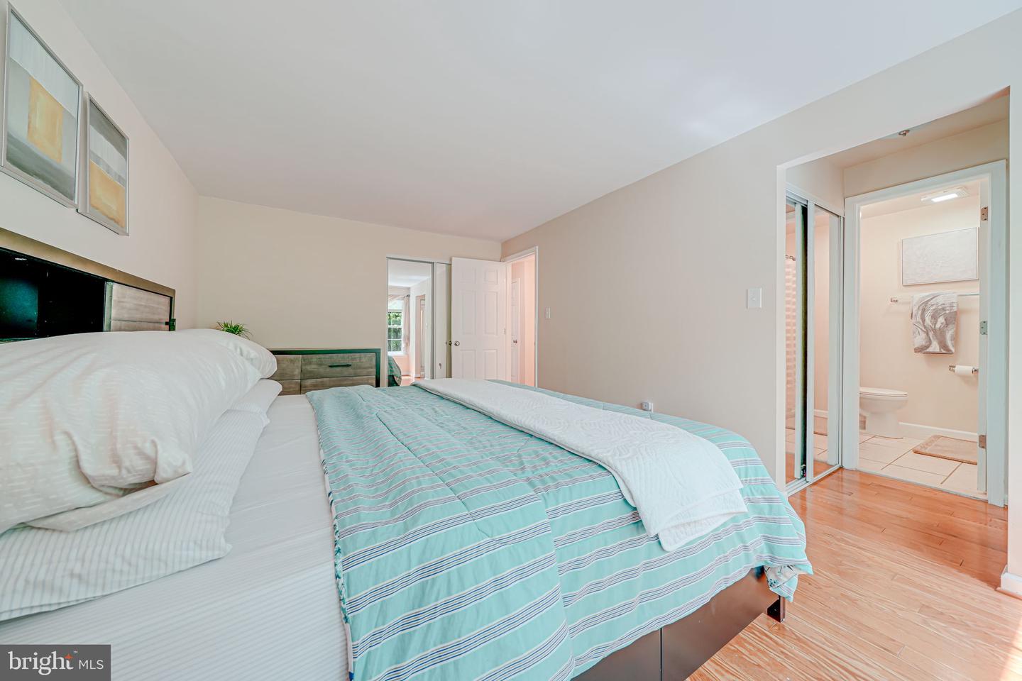 6078 HOLLOW HILL LN, SPRINGFIELD, Virginia 22152, 3 Bedrooms Bedrooms, ,3 BathroomsBathrooms,Residential,For sale,6078 HOLLOW HILL LN,VAFX2236228 MLS # VAFX2236228