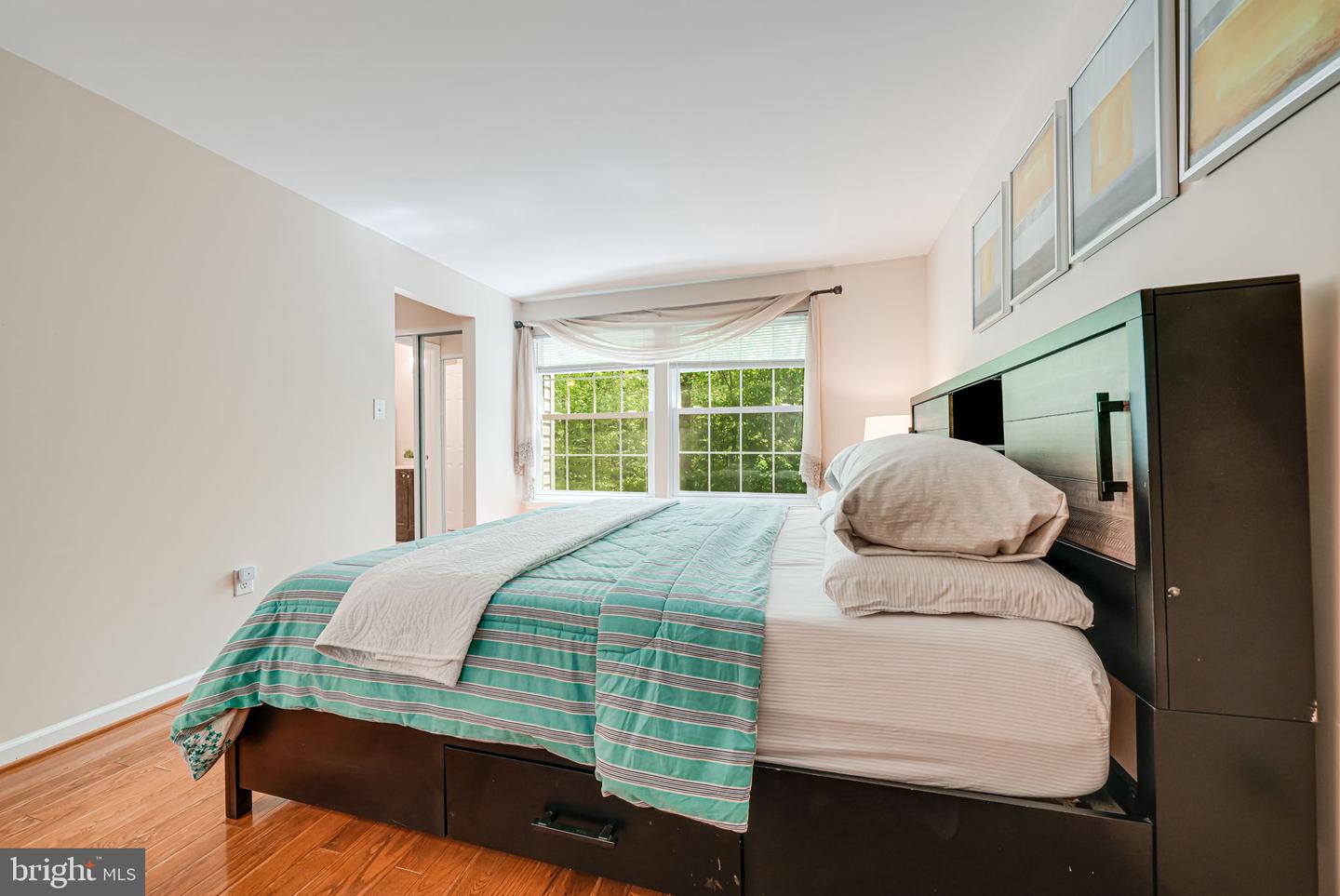 6078 HOLLOW HILL LN, SPRINGFIELD, Virginia 22152, 3 Bedrooms Bedrooms, ,3 BathroomsBathrooms,Residential,For sale,6078 HOLLOW HILL LN,VAFX2236228 MLS # VAFX2236228