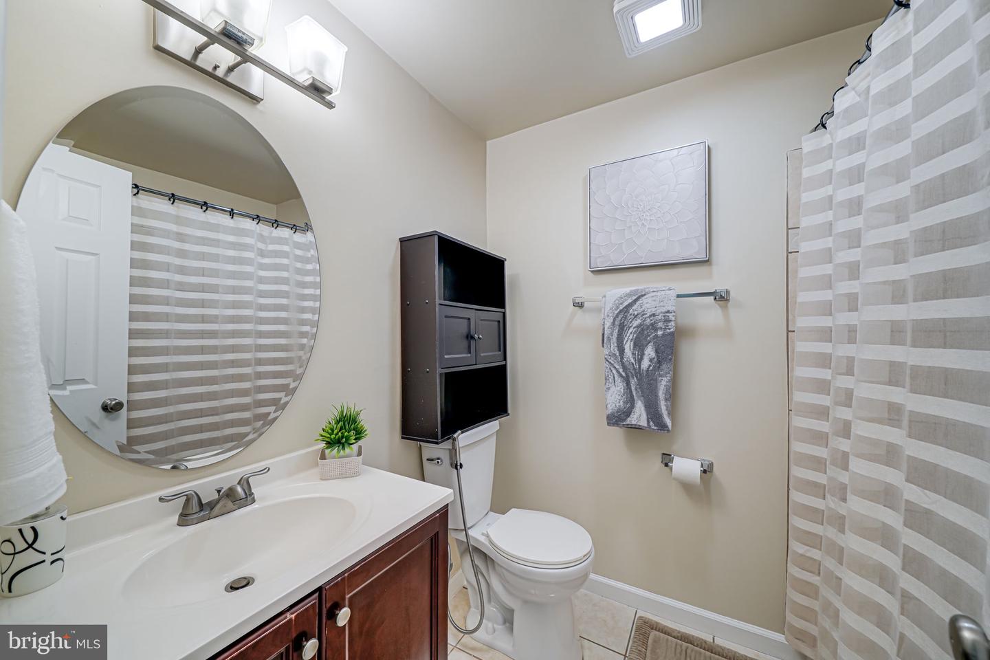 6078 HOLLOW HILL LN, SPRINGFIELD, Virginia 22152, 3 Bedrooms Bedrooms, ,3 BathroomsBathrooms,Residential,For sale,6078 HOLLOW HILL LN,VAFX2236228 MLS # VAFX2236228