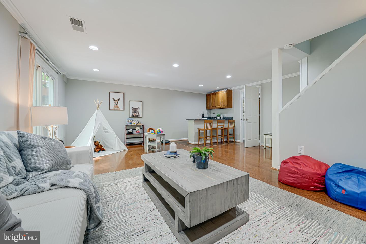 6078 HOLLOW HILL LN, SPRINGFIELD, Virginia 22152, 3 Bedrooms Bedrooms, ,3 BathroomsBathrooms,Residential,For sale,6078 HOLLOW HILL LN,VAFX2236228 MLS # VAFX2236228