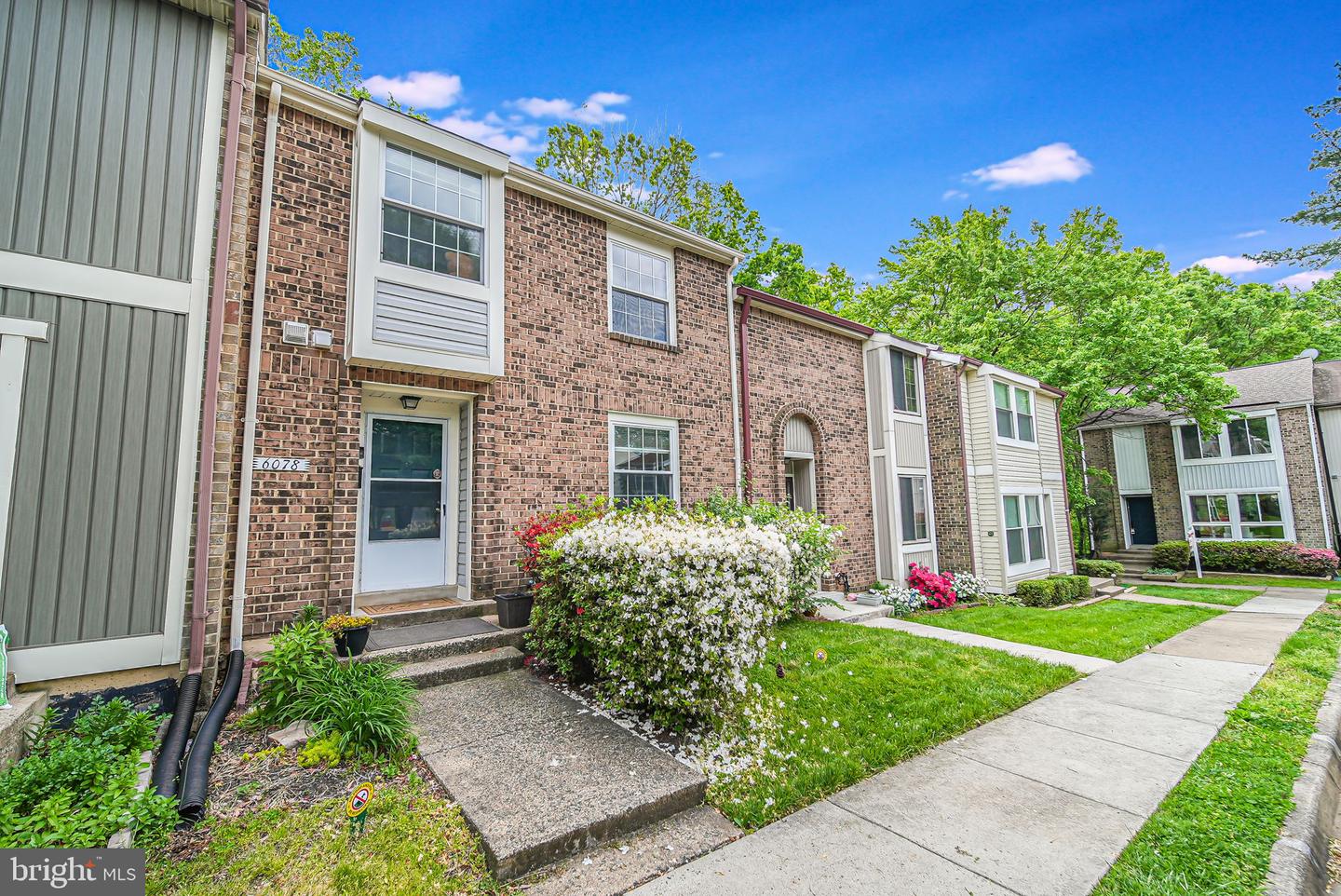 6078 HOLLOW HILL LN, SPRINGFIELD, Virginia 22152, 3 Bedrooms Bedrooms, ,3 BathroomsBathrooms,Residential,For sale,6078 HOLLOW HILL LN,VAFX2236228 MLS # VAFX2236228