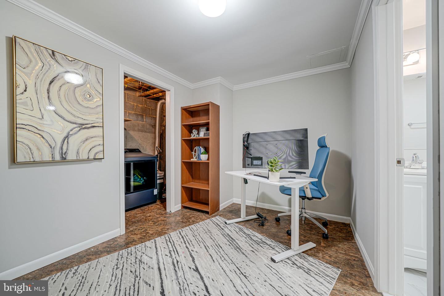 6078 HOLLOW HILL LN, SPRINGFIELD, Virginia 22152, 3 Bedrooms Bedrooms, ,3 BathroomsBathrooms,Residential,For sale,6078 HOLLOW HILL LN,VAFX2236228 MLS # VAFX2236228