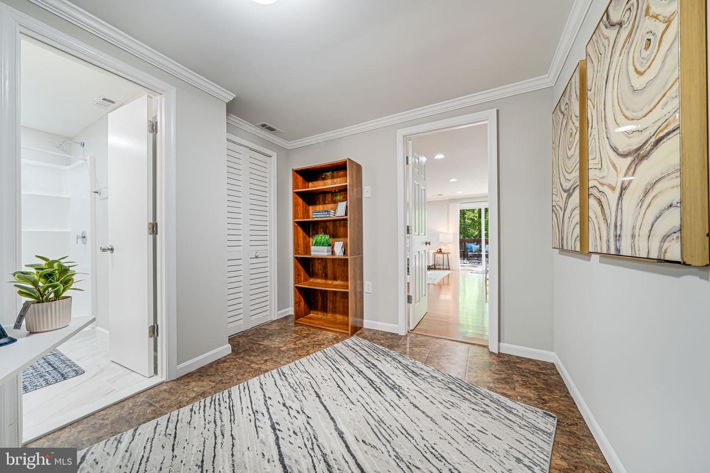 6078 HOLLOW HILL LN, SPRINGFIELD, Virginia 22152, 3 Bedrooms Bedrooms, ,3 BathroomsBathrooms,Residential,For sale,6078 HOLLOW HILL LN,VAFX2236228 MLS # VAFX2236228