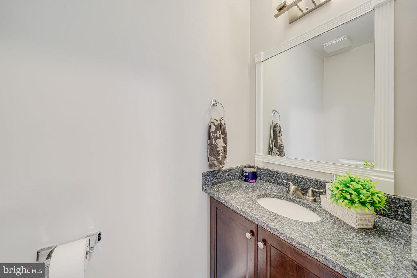 6078 HOLLOW HILL LN, SPRINGFIELD, Virginia 22152, 3 Bedrooms Bedrooms, ,3 BathroomsBathrooms,Residential,For sale,6078 HOLLOW HILL LN,VAFX2236228 MLS # VAFX2236228