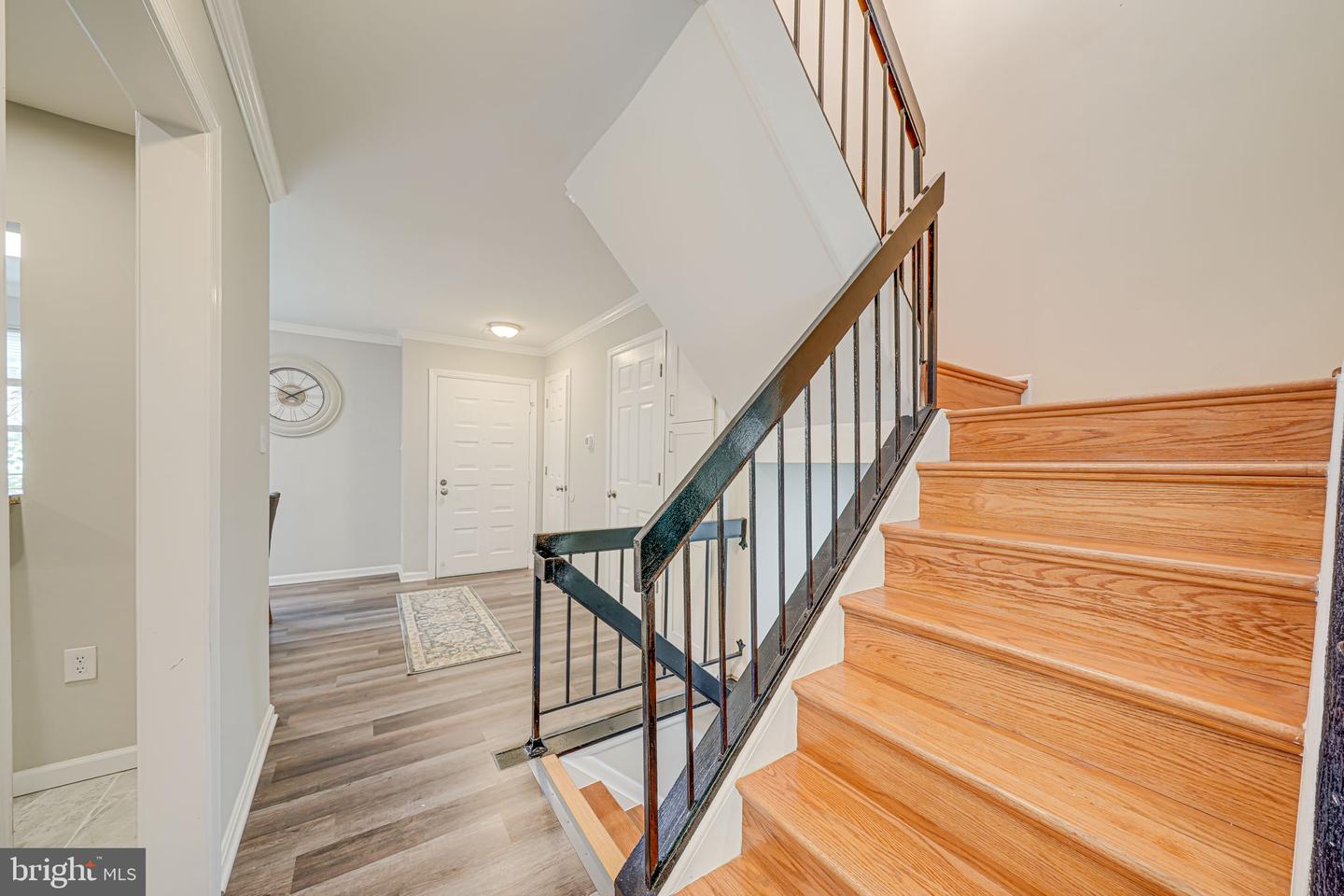 6078 HOLLOW HILL LN, SPRINGFIELD, Virginia 22152, 3 Bedrooms Bedrooms, ,3 BathroomsBathrooms,Residential,For sale,6078 HOLLOW HILL LN,VAFX2236228 MLS # VAFX2236228