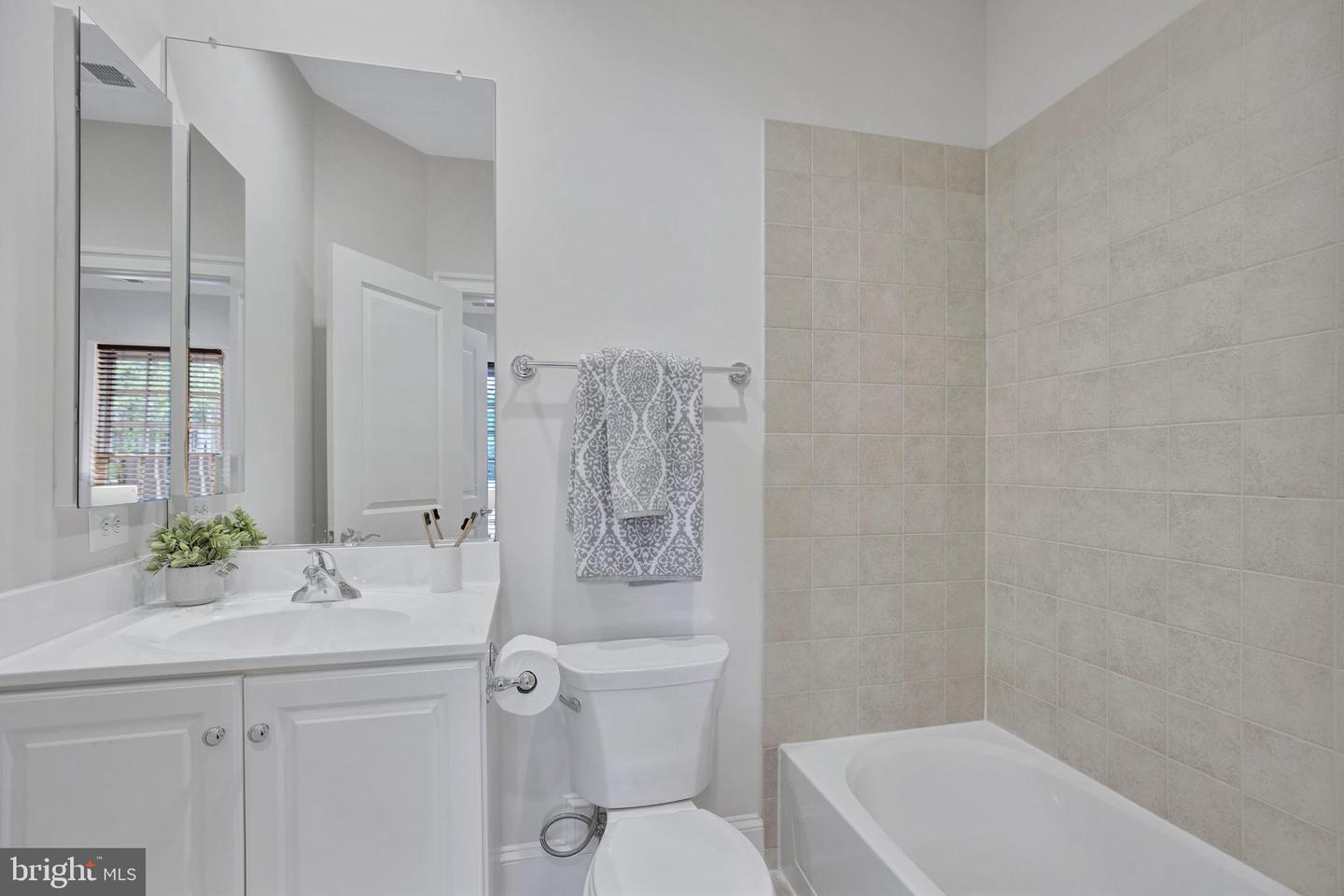 1762 POTOMAC GREENS DR, ALEXANDRIA, Virginia 22314, 4 Bedrooms Bedrooms, ,3 BathroomsBathrooms,Residential,For sale,1762 POTOMAC GREENS DR,VAAX2044614 MLS # VAAX2044614