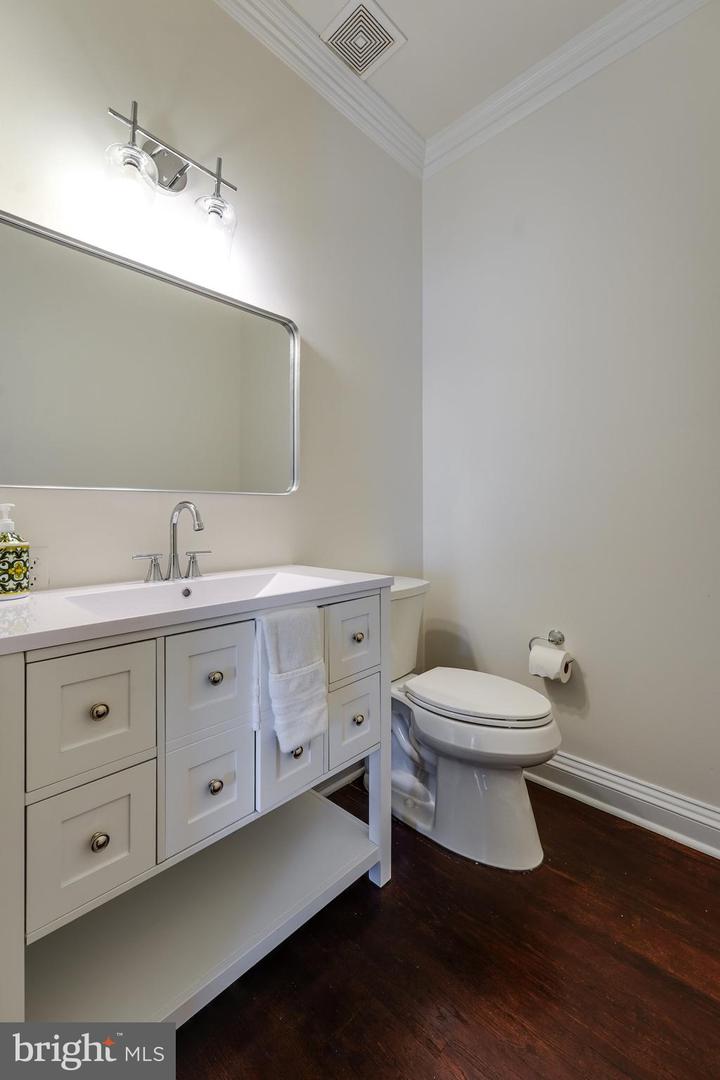 6732 BARON RD, MCLEAN, Virginia 22101, 4 Bedrooms Bedrooms, ,3 BathroomsBathrooms,Residential,For sale,6732 BARON RD,VAFX2237066 MLS # VAFX2237066