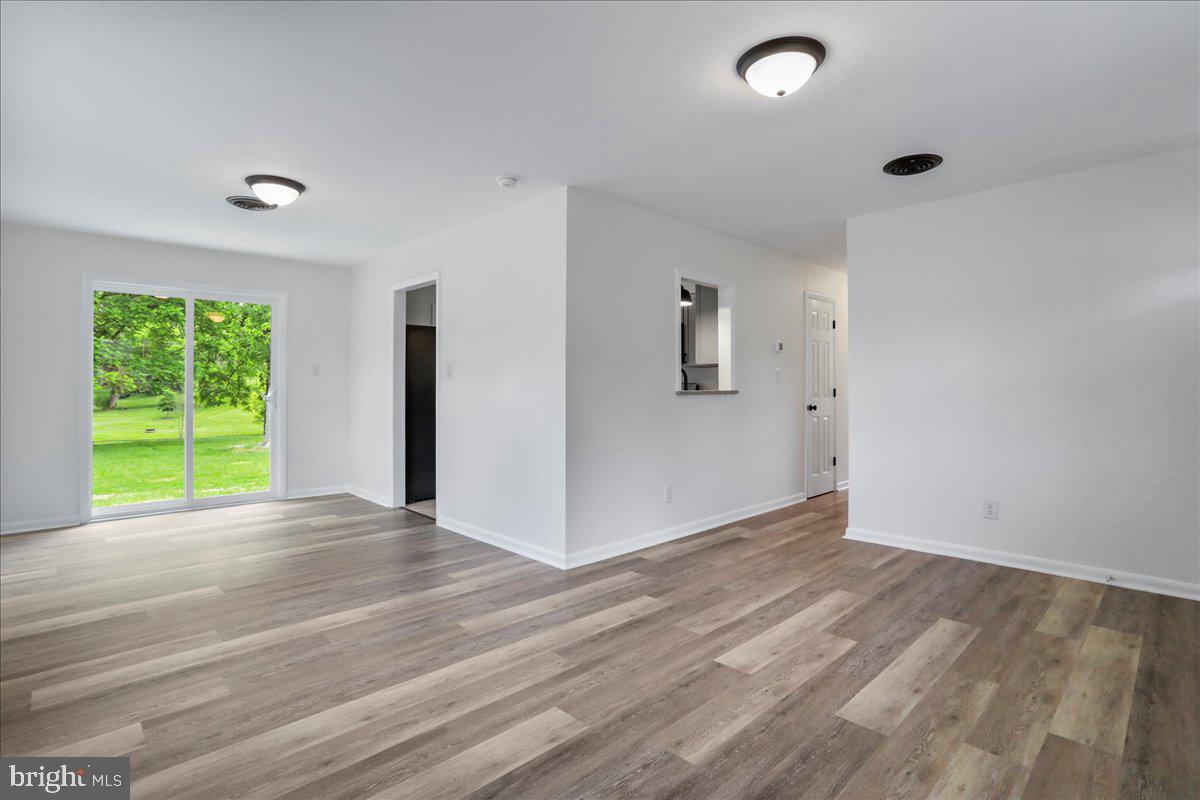 12 MONTAGUE CIR, WINCHESTER, Virginia 22601, 3 Bedrooms Bedrooms, 5 Rooms Rooms,1 BathroomBathrooms,Residential,For sale,12 MONTAGUE CIR,VAWI2007640 MLS # VAWI2007640