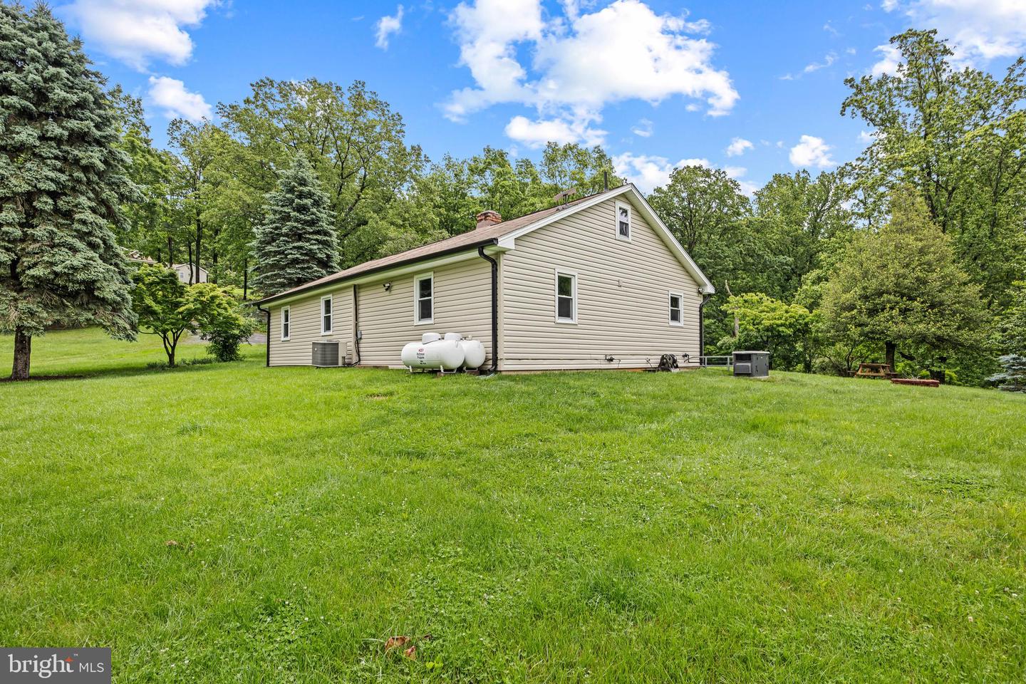 5861 VINE LN, LINDEN, Virginia 22642, 3 Bedrooms Bedrooms, ,2 BathroomsBathrooms,Residential,For sale,5861 VINE LN,VAFQ2016542 MLS # VAFQ2016542