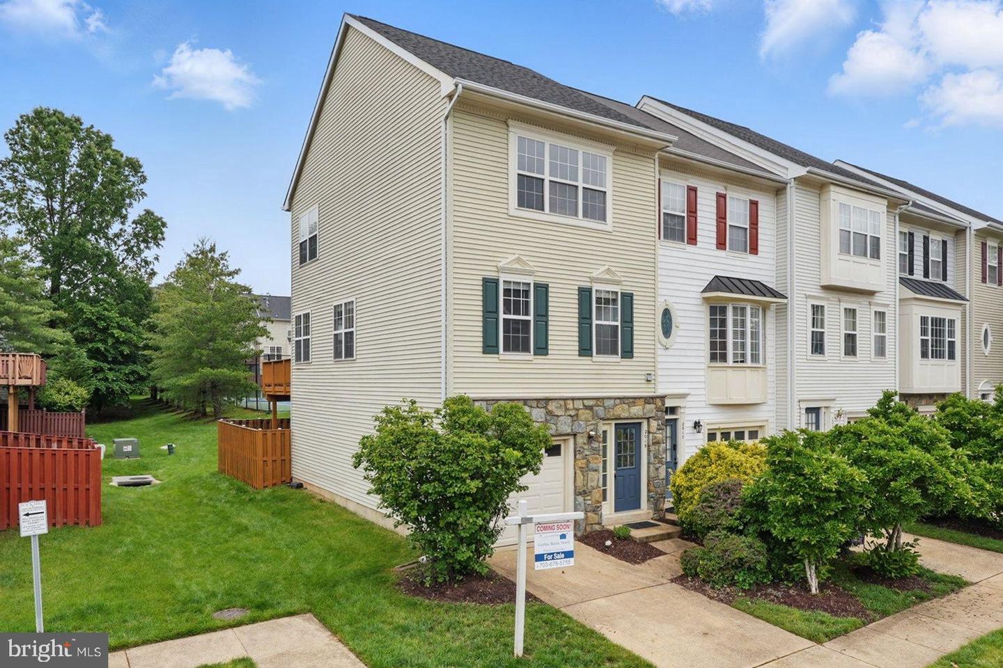 2015 CAPSTONE CIR, HERNDON, Virginia 20170, 4 Bedrooms Bedrooms, ,3 BathroomsBathrooms,Residential,For sale,2015 CAPSTONE CIR,VAFX2239528 MLS # VAFX2239528