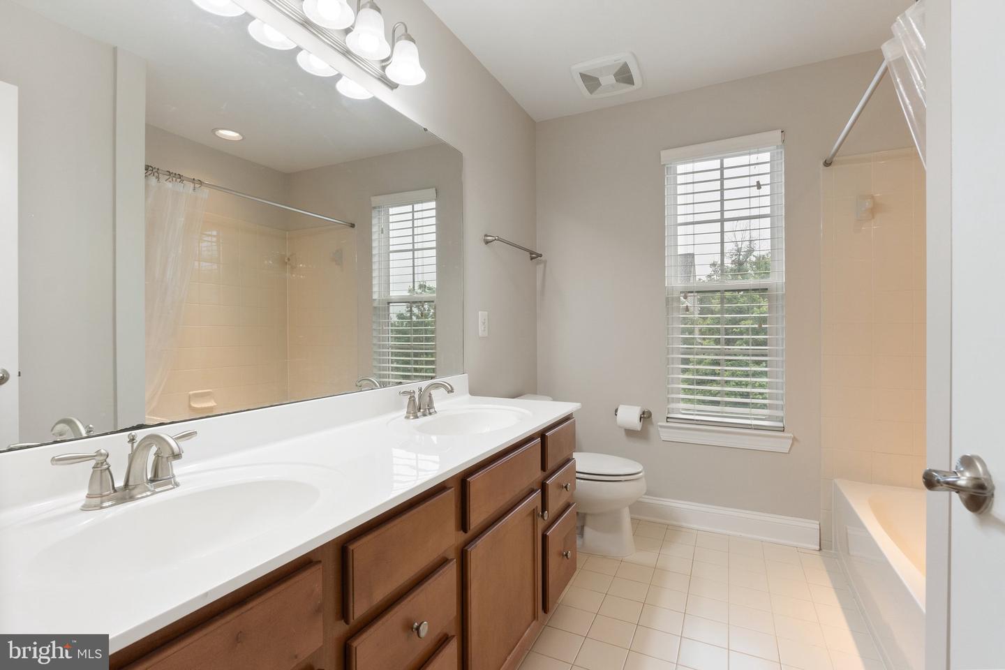 25792 RACING SUN DR, ALDIE, Virginia 20105, 5 Bedrooms Bedrooms, ,5 BathroomsBathrooms,Residential,For sale,25792 RACING SUN DR,VALO2096028 MLS # VALO2096028
